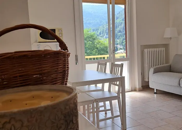 Dinky's With A Balcony Overlooking The Woods Daire