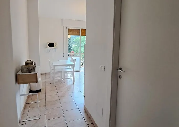 Daire Dinky's With A Balcony Overlooking The Woods *