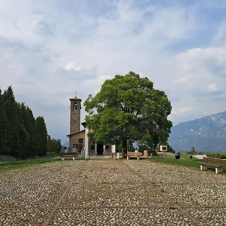 Dinky's With A Balcony Overlooking The Woods * Magreglio