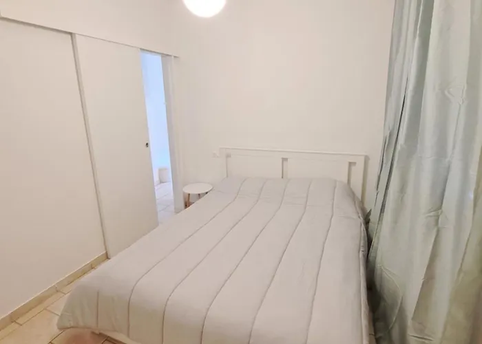 Apartment Dinky's With A Balcony Overlooking The Woods