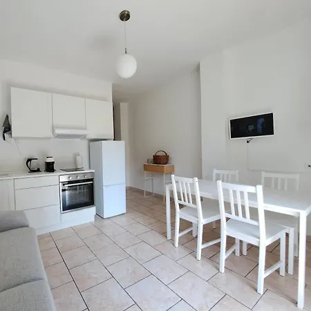 Dinky's With A Balcony Overlooking The Woods Appartement Magreglio