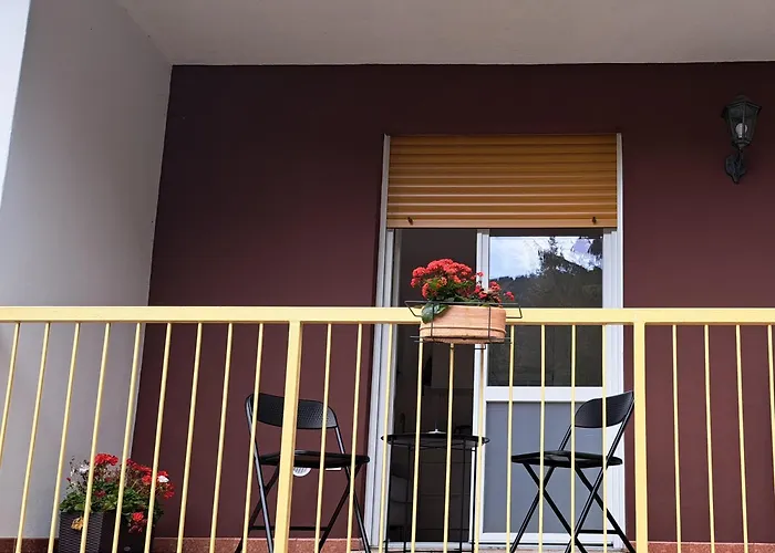 Dinky's With A Balcony Overlooking The Woods Appartement Magreglio